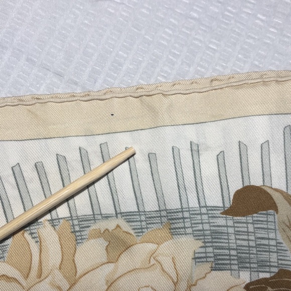 ✨Hermès “Le Piviones” silk scarf✨ - Picture 10 of 16